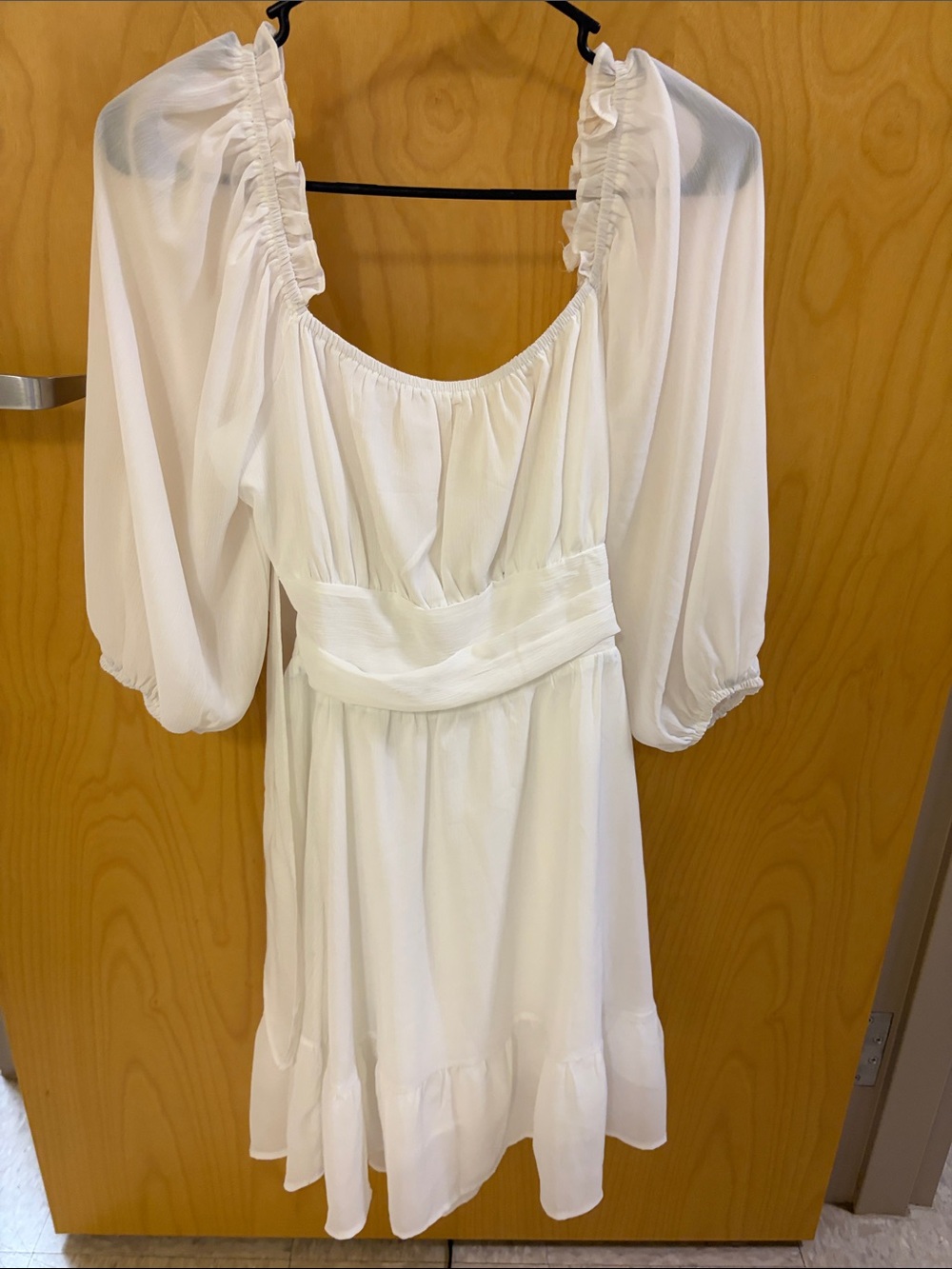 Elegant White Mini Dress with Puff Sleeves